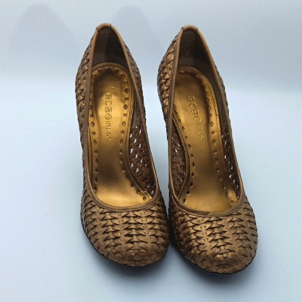 BCBG METTALIC BROWN HEELS